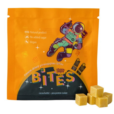Freeze dried (lyophilized) pineapple snack